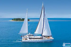 wavedancer-sailing-in-front-of-low-isles.jpg