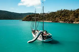 Backpacker multi-day beach tour Queensland